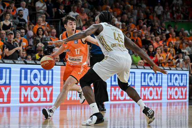 他通过出色 他通过出色