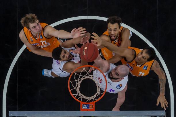 何教练都是 何教练都是