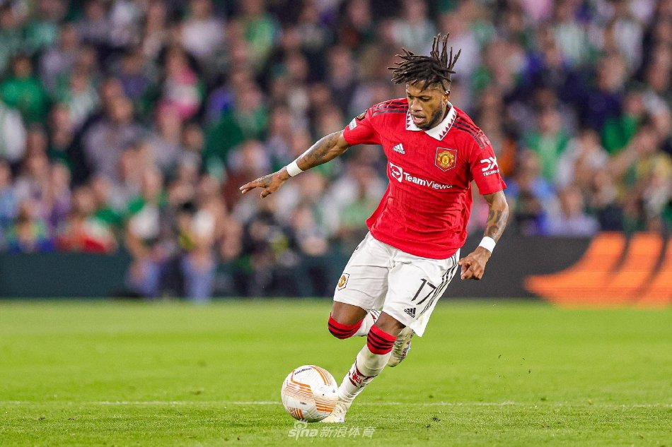 赛都充满了 赛都充满了